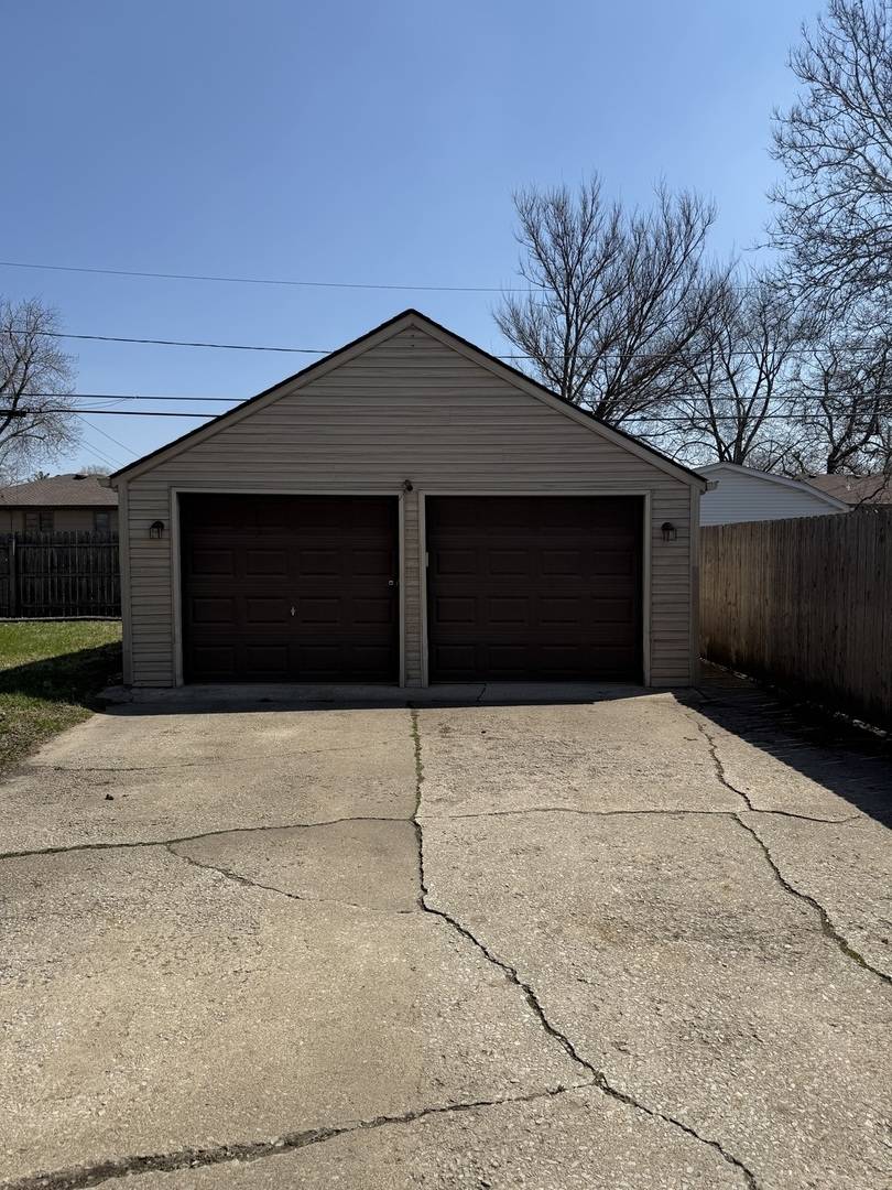Lansing, IL 60438,18343 Oakwood AVE