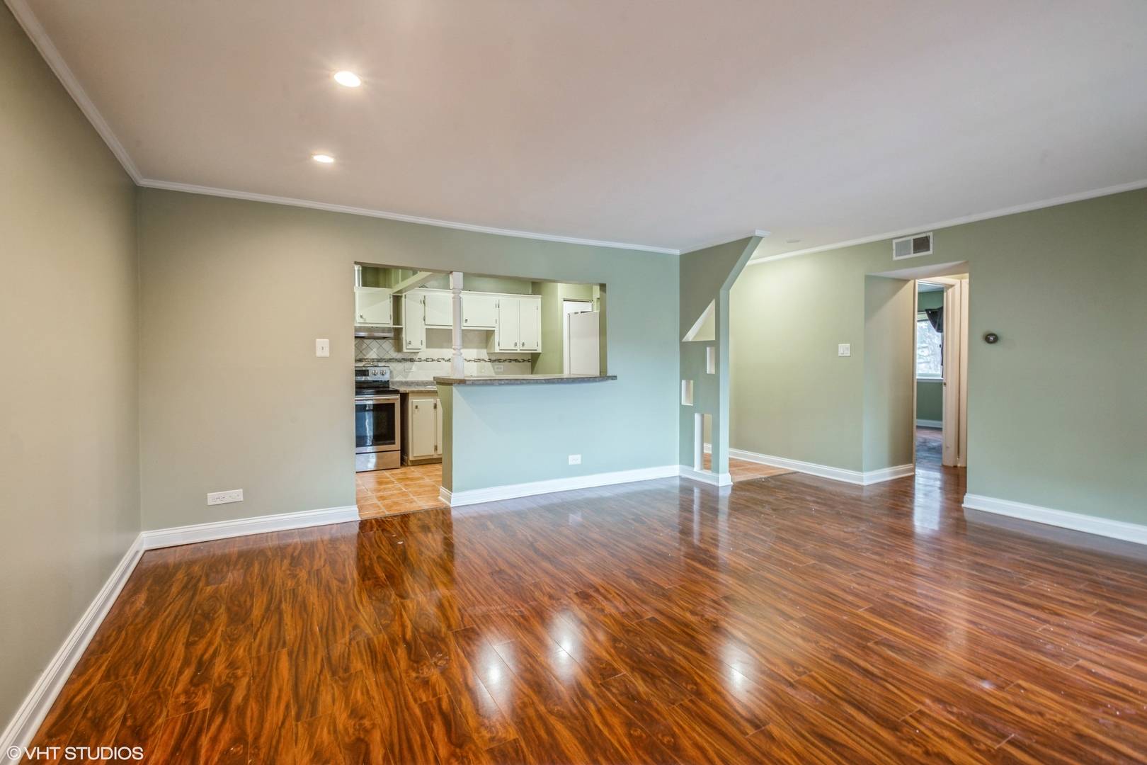 Elk Grove Village, IL 60007,675 Grove DR #204