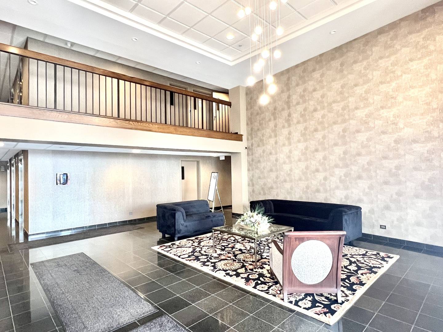 Willowbrook, IL 60527,6340 Americana DR #416