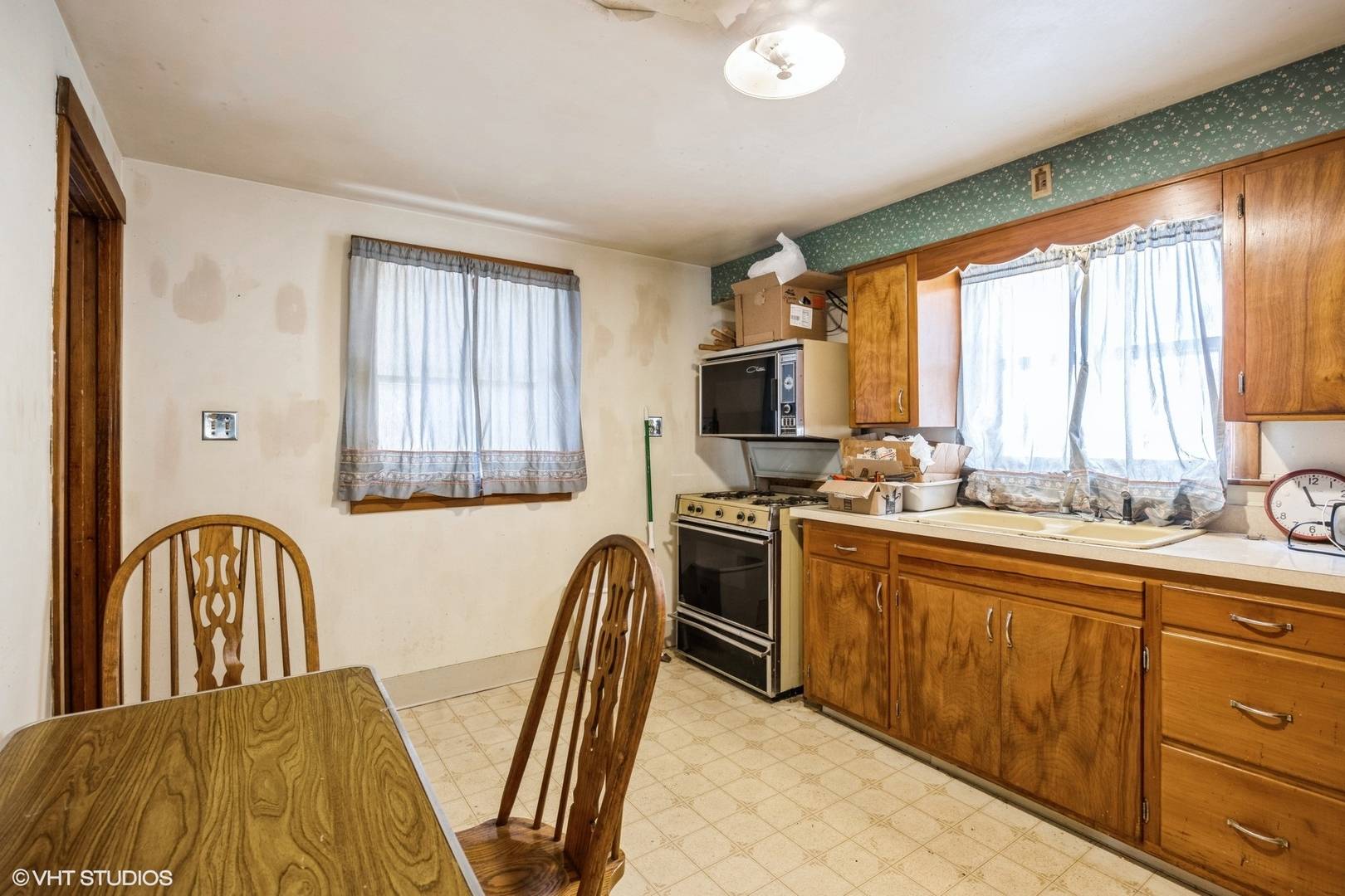 Elgin, IL 60120,673 Slade AVE