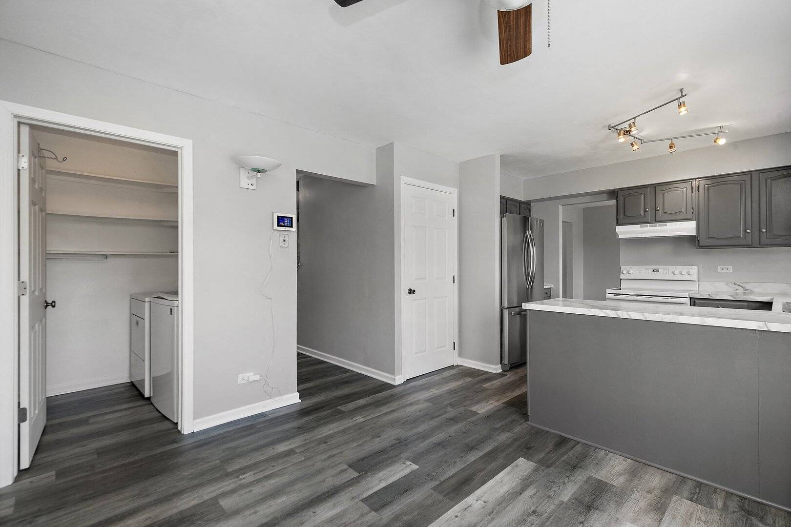 South Elgin, IL 60177,220 Marbury CT