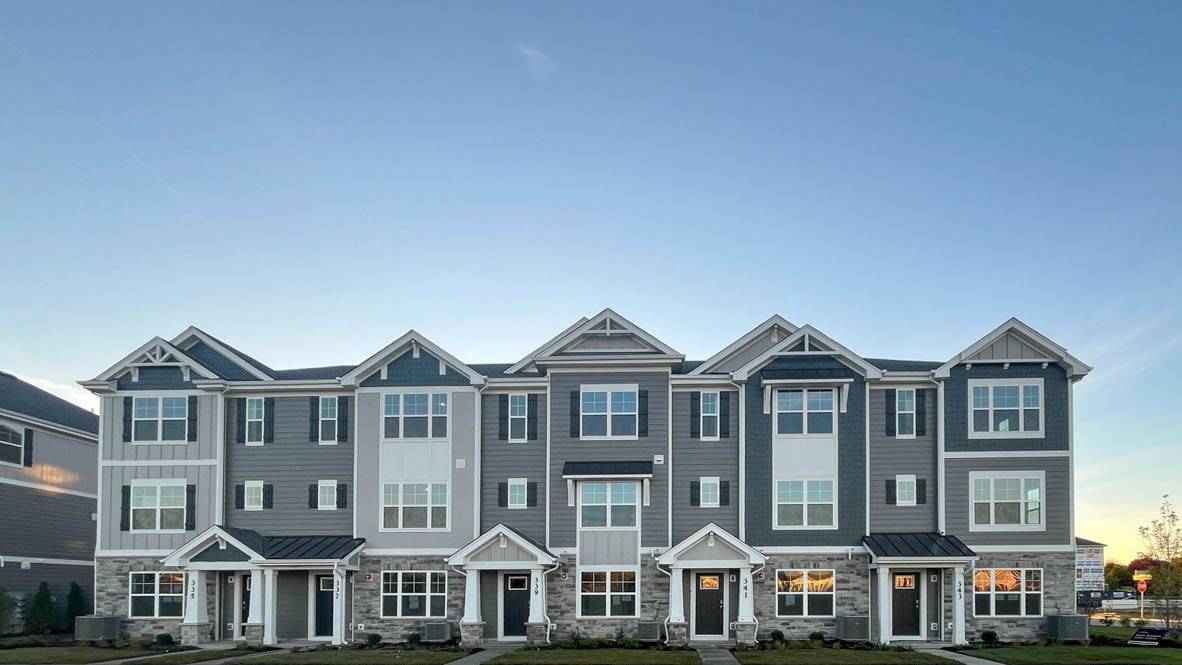 St. Charles, IL 60174,360 bridgeview CT