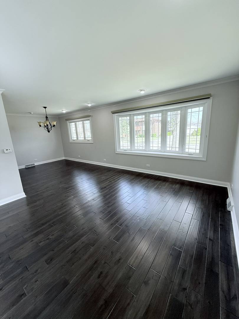 Arlington Heights, IL 60005,726 S Mckinley AVE