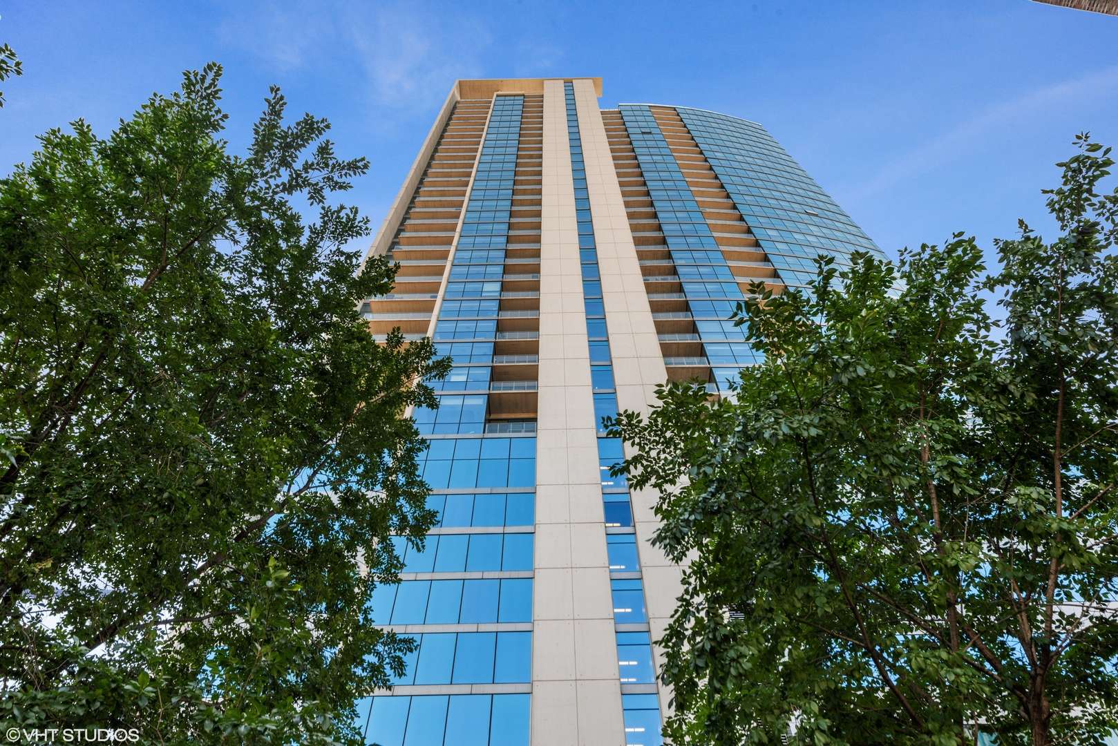 Chicago, IL 60654,303 W Ohio ST #P54