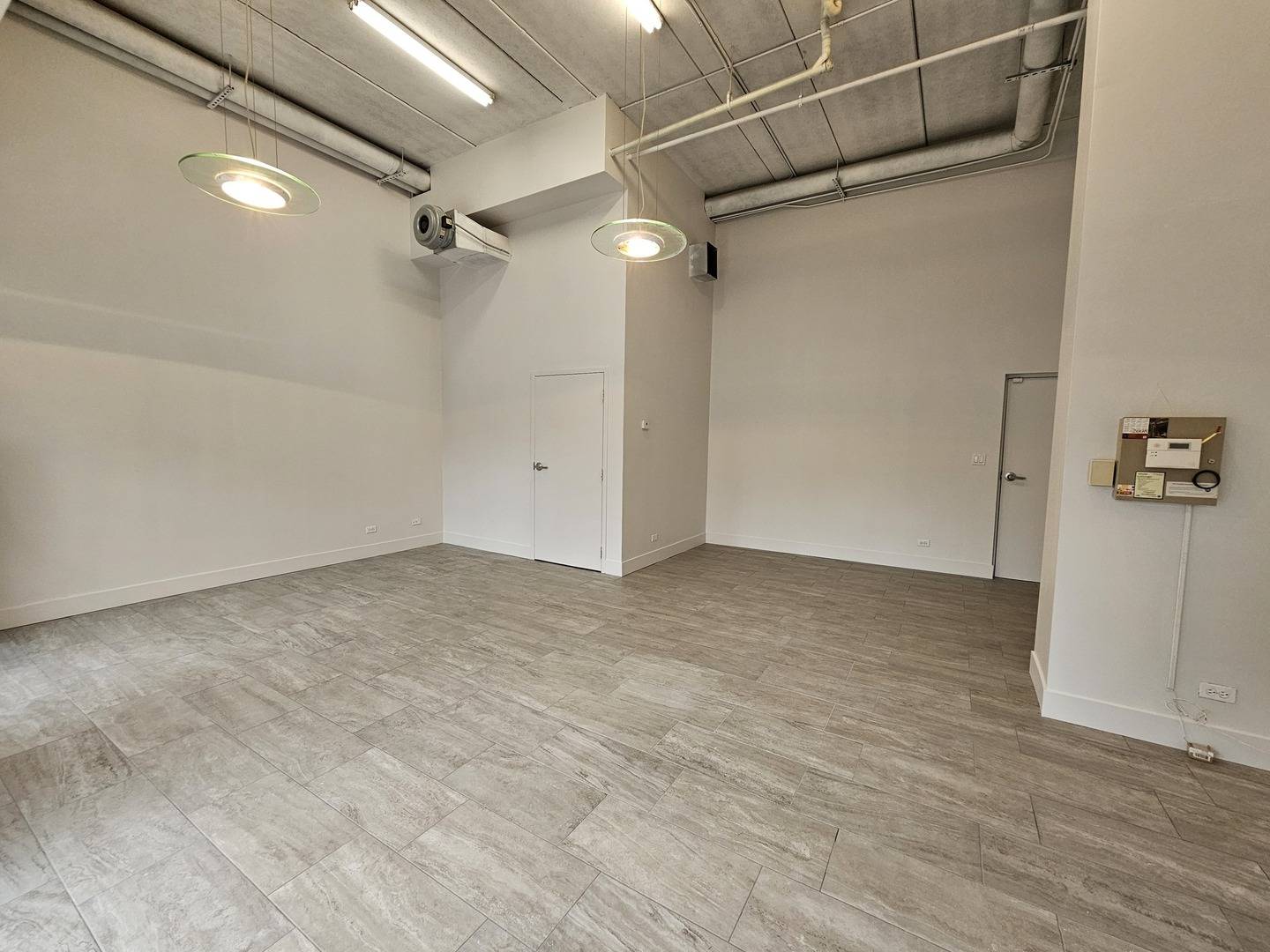 Chicago, IL 60661,657 W Fulton ST