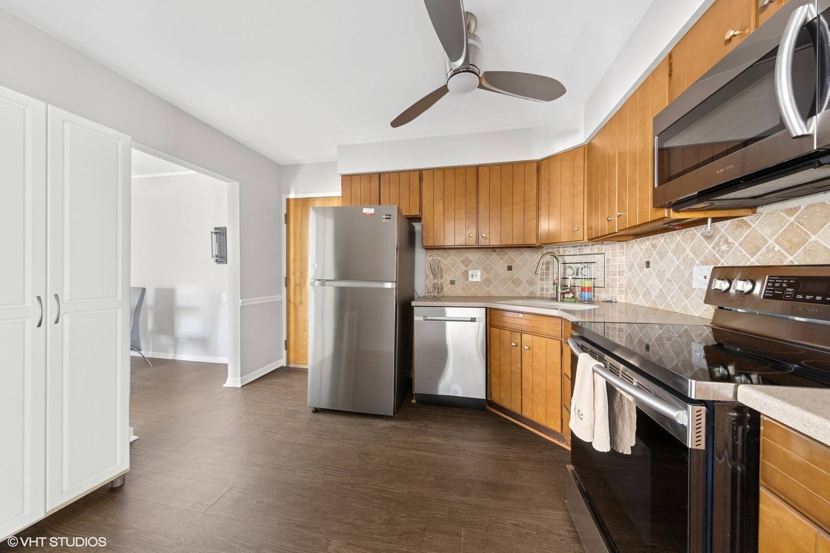 Hinsdale, IL 60521,300 Claymoor RD #2E