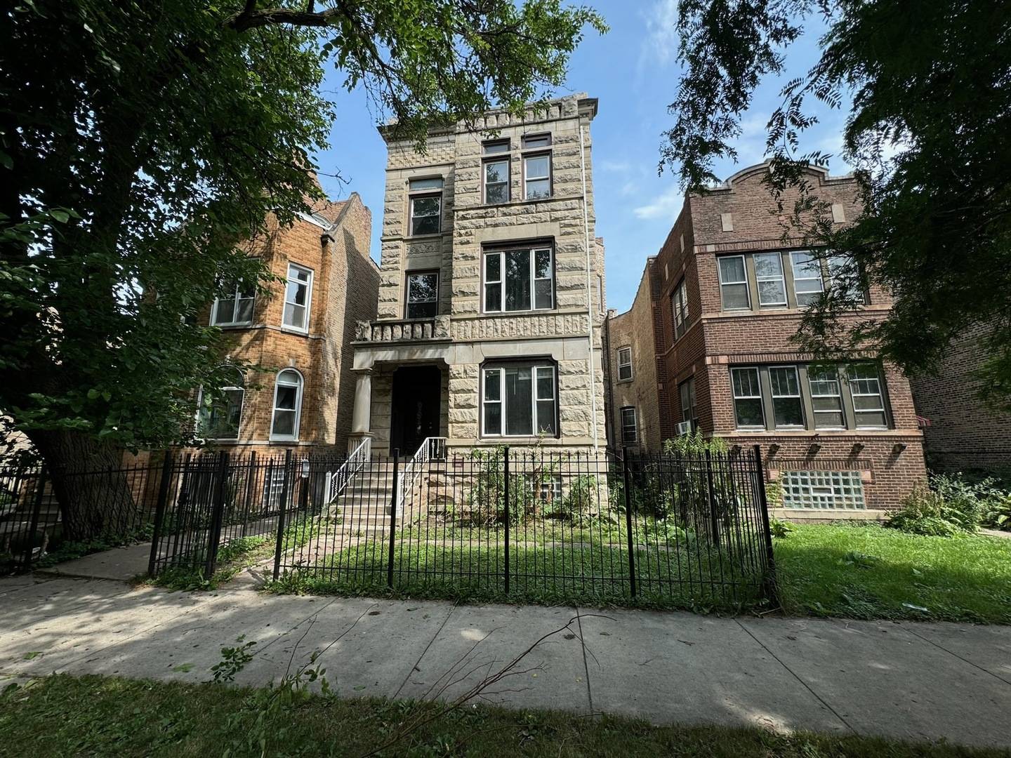 Chicago, IL 60624,3534 W Fulton BLVD