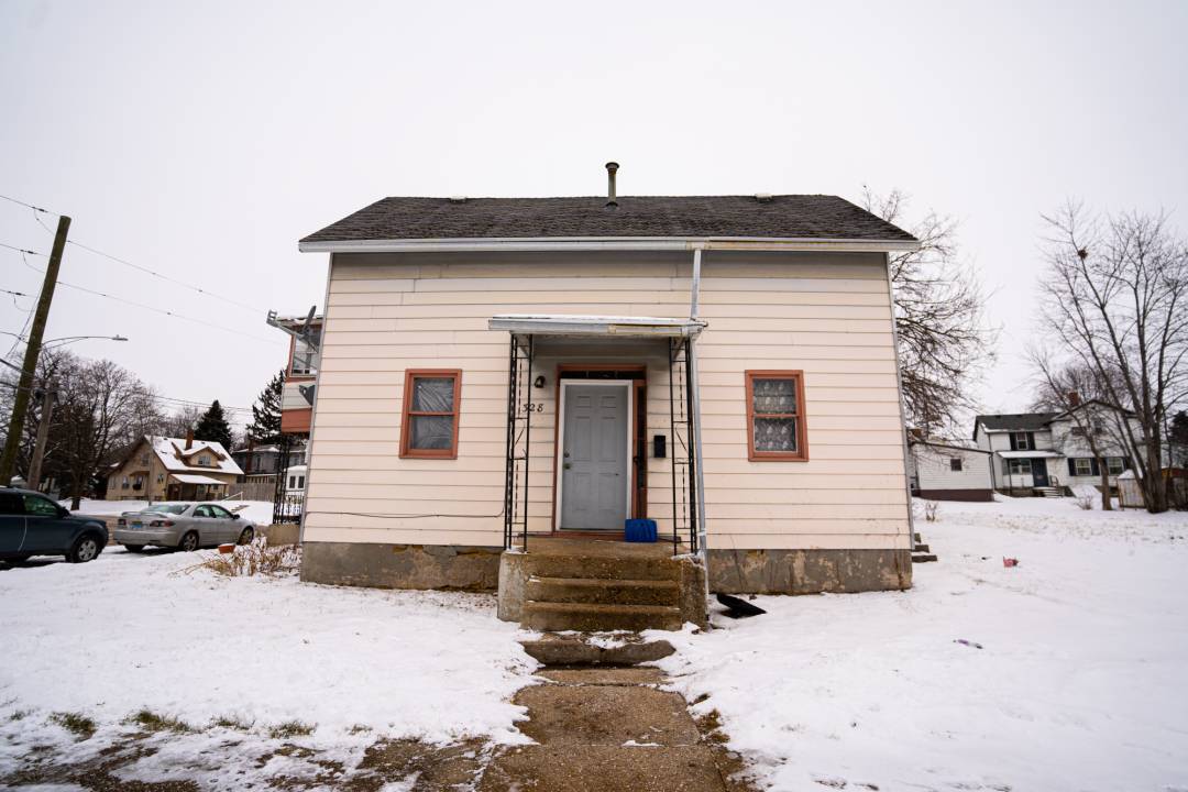 Freeport, IL 61032,328 W Carpenter ST