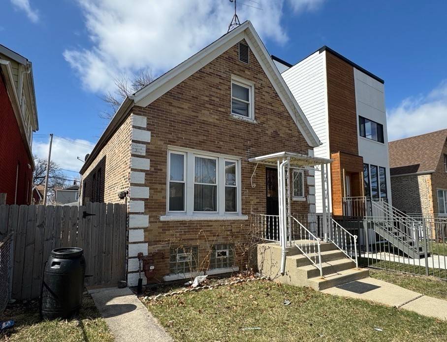 Chicago, IL 60651,936 N Karlov AVE