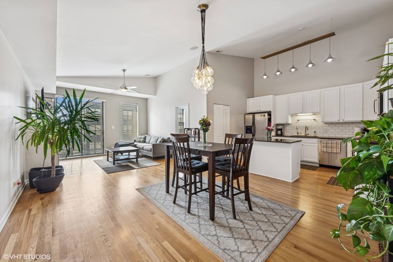 Chicago, IL 60647,2507 N Milwaukee AVE #3N