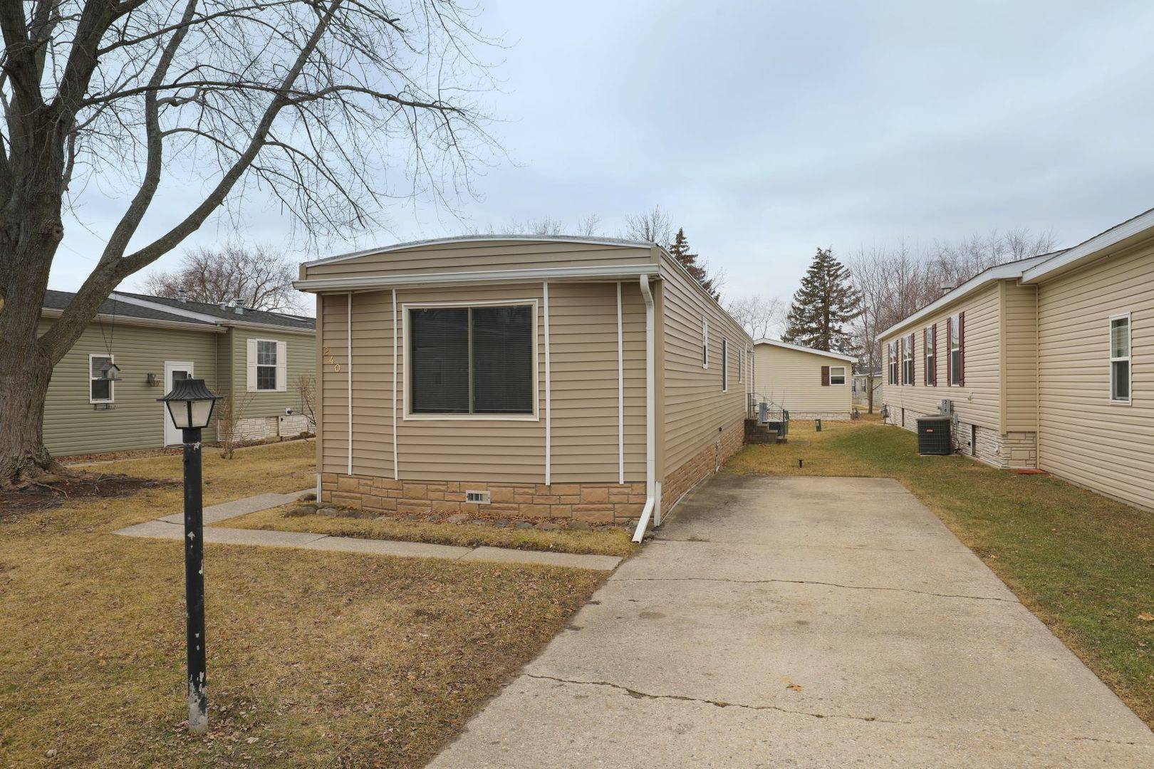 Belvidere, IL 61008,240 Fox LN