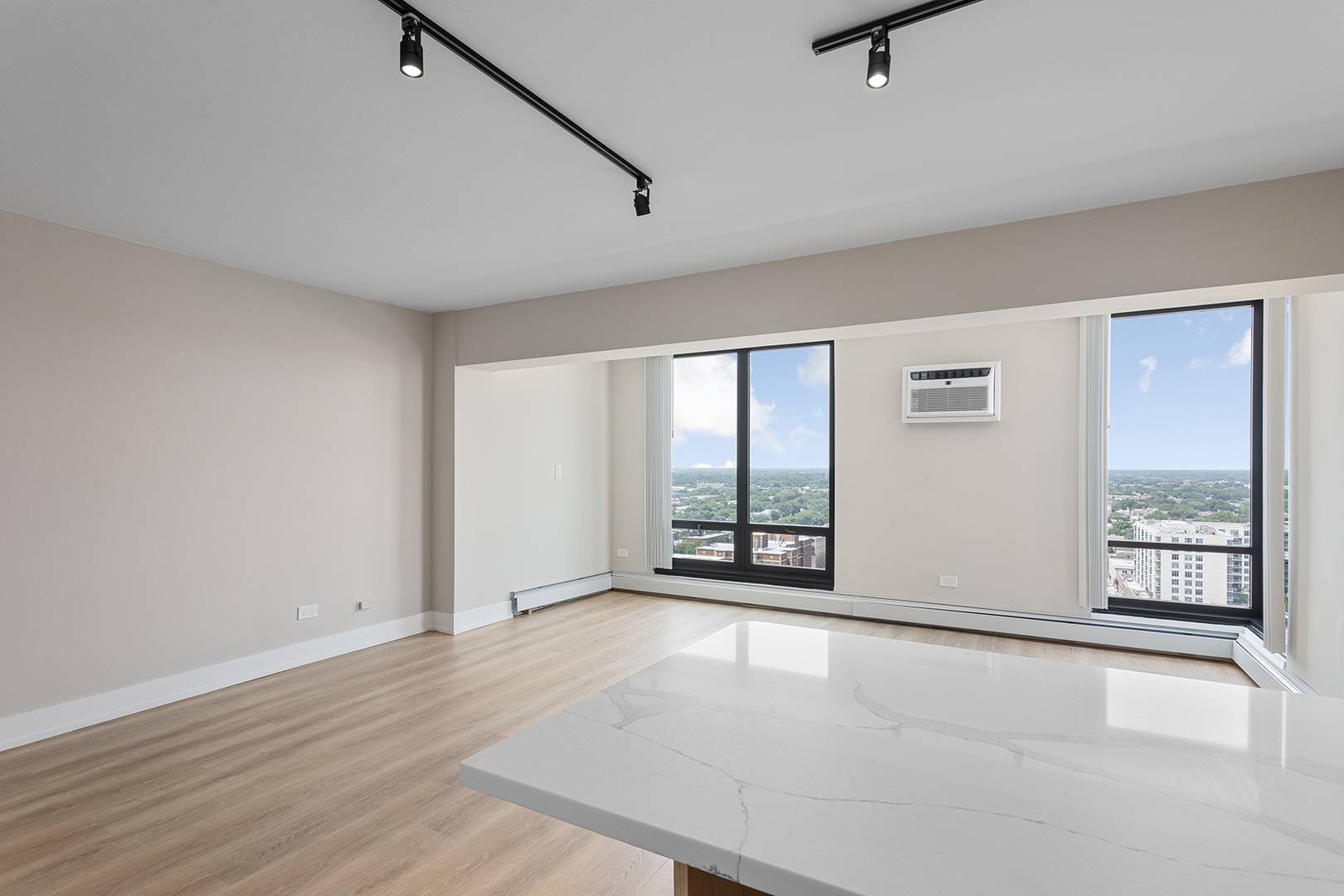 Chicago, IL 60660,6166 N Sheridan RD #8B