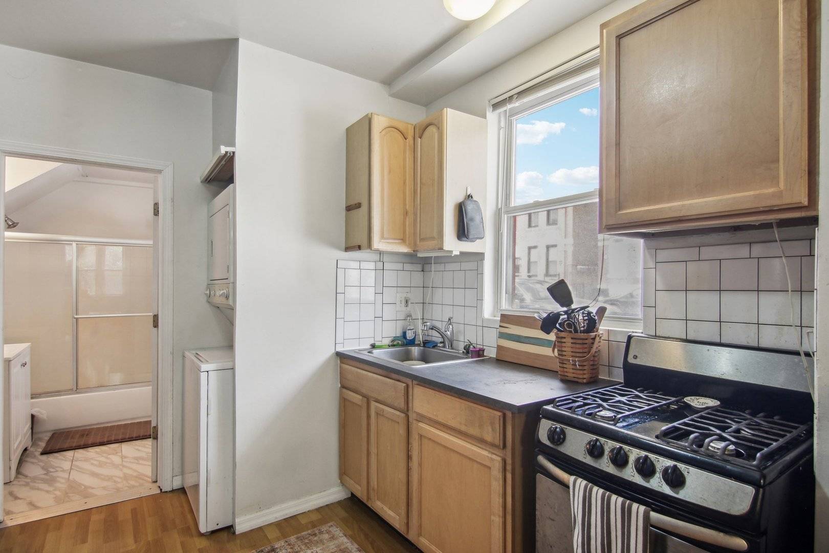 Chicago, IL 60622,958 N Honore ST