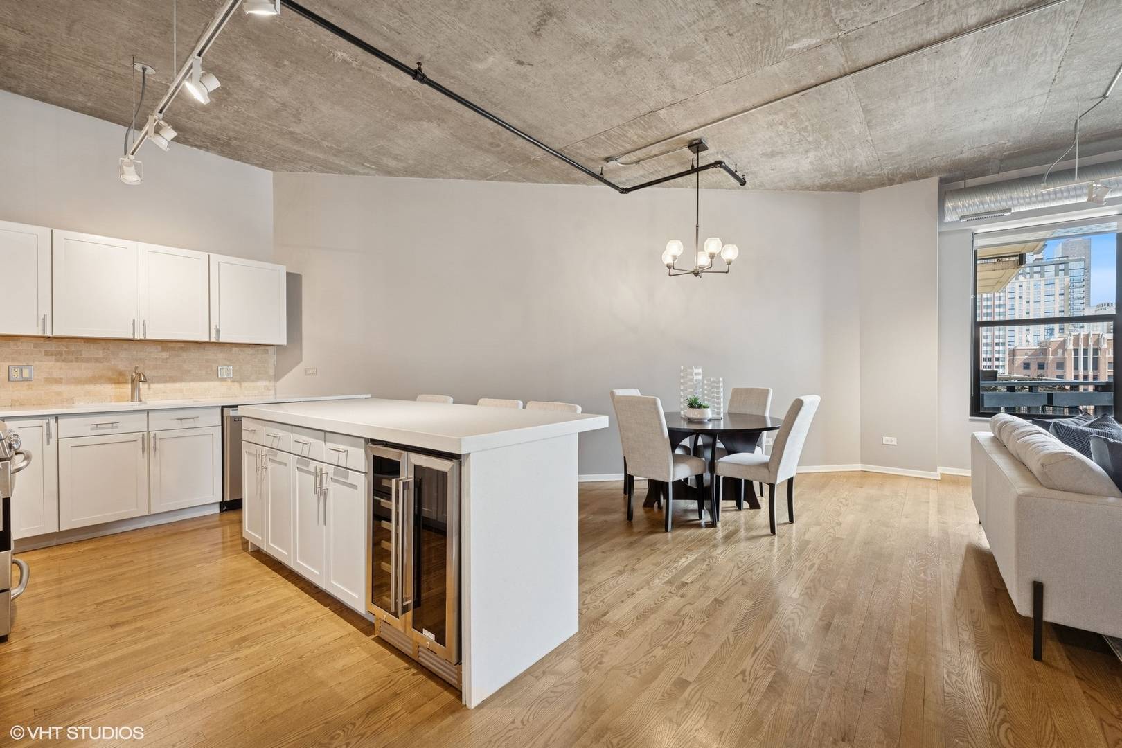 Chicago, IL 60610,849 N Franklin ST #1217