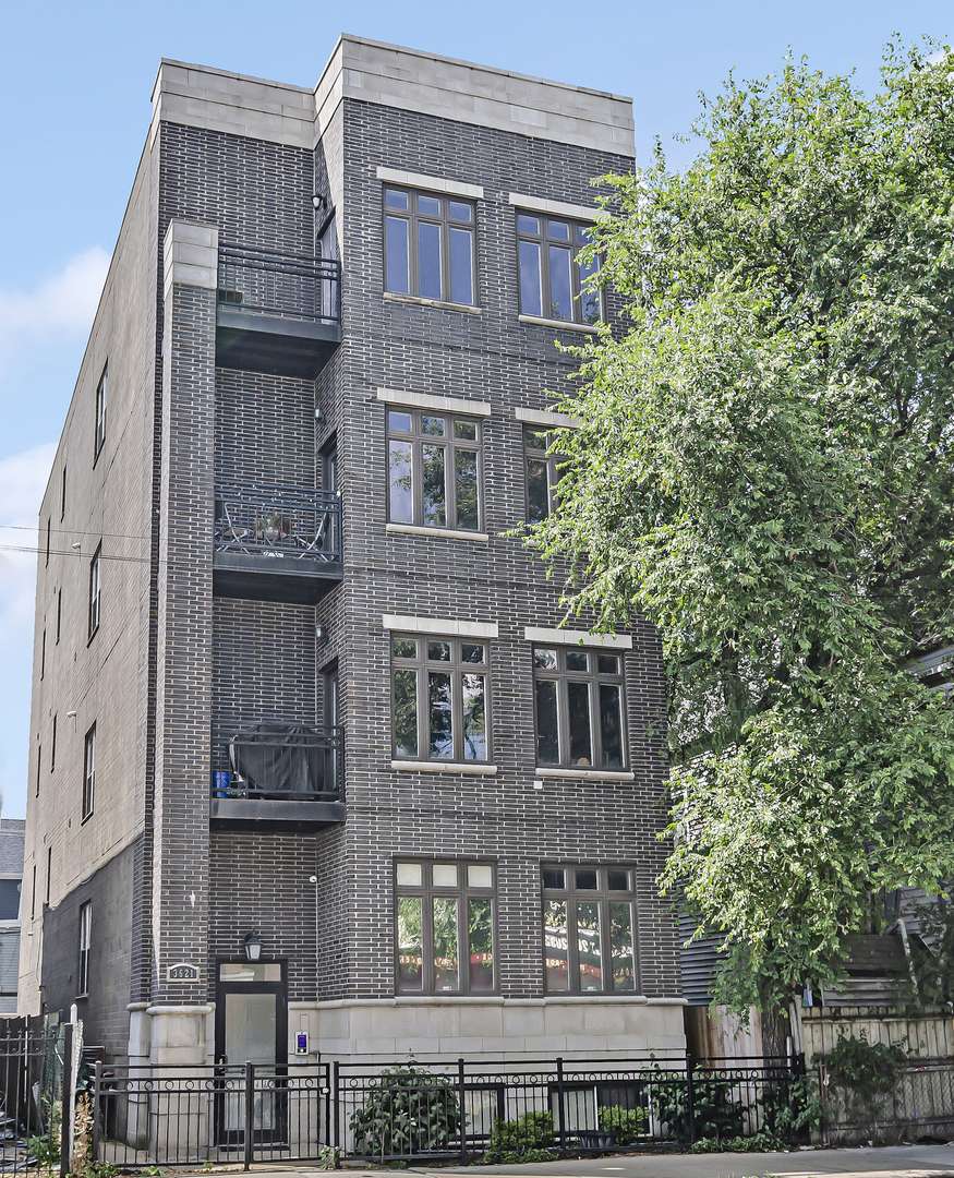 Chicago, IL 60618,3621 W Belmont AVE #4