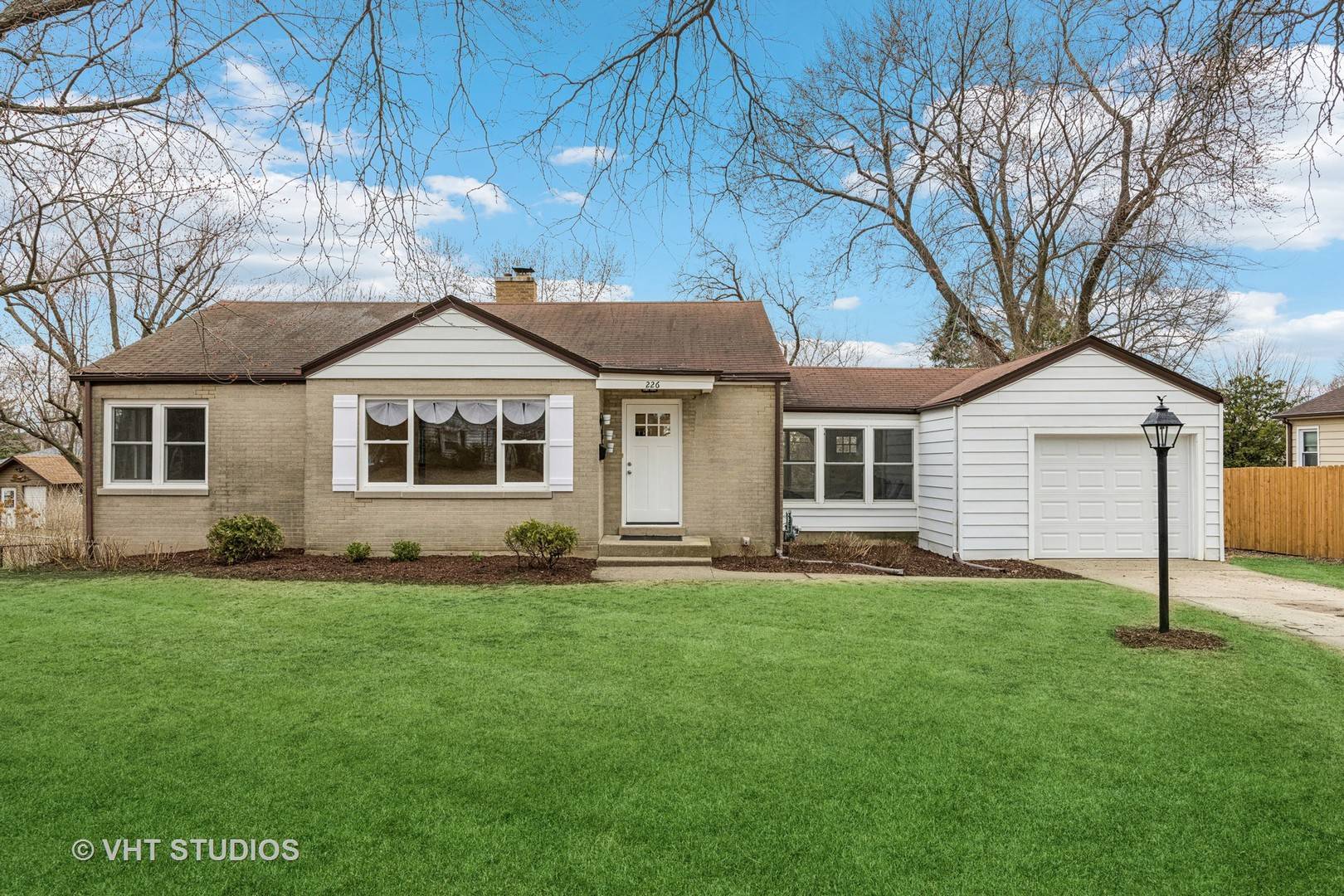Crystal Lake, IL 60014,226 Ridge AVE
