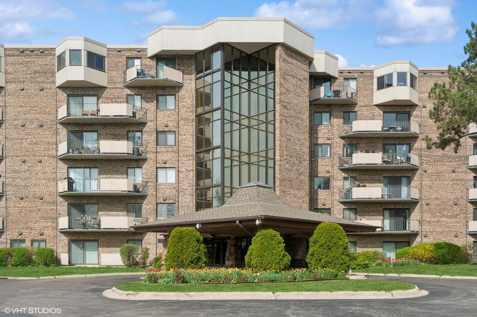 Palatine, IL 60074,1243 E Baldwin LN #400