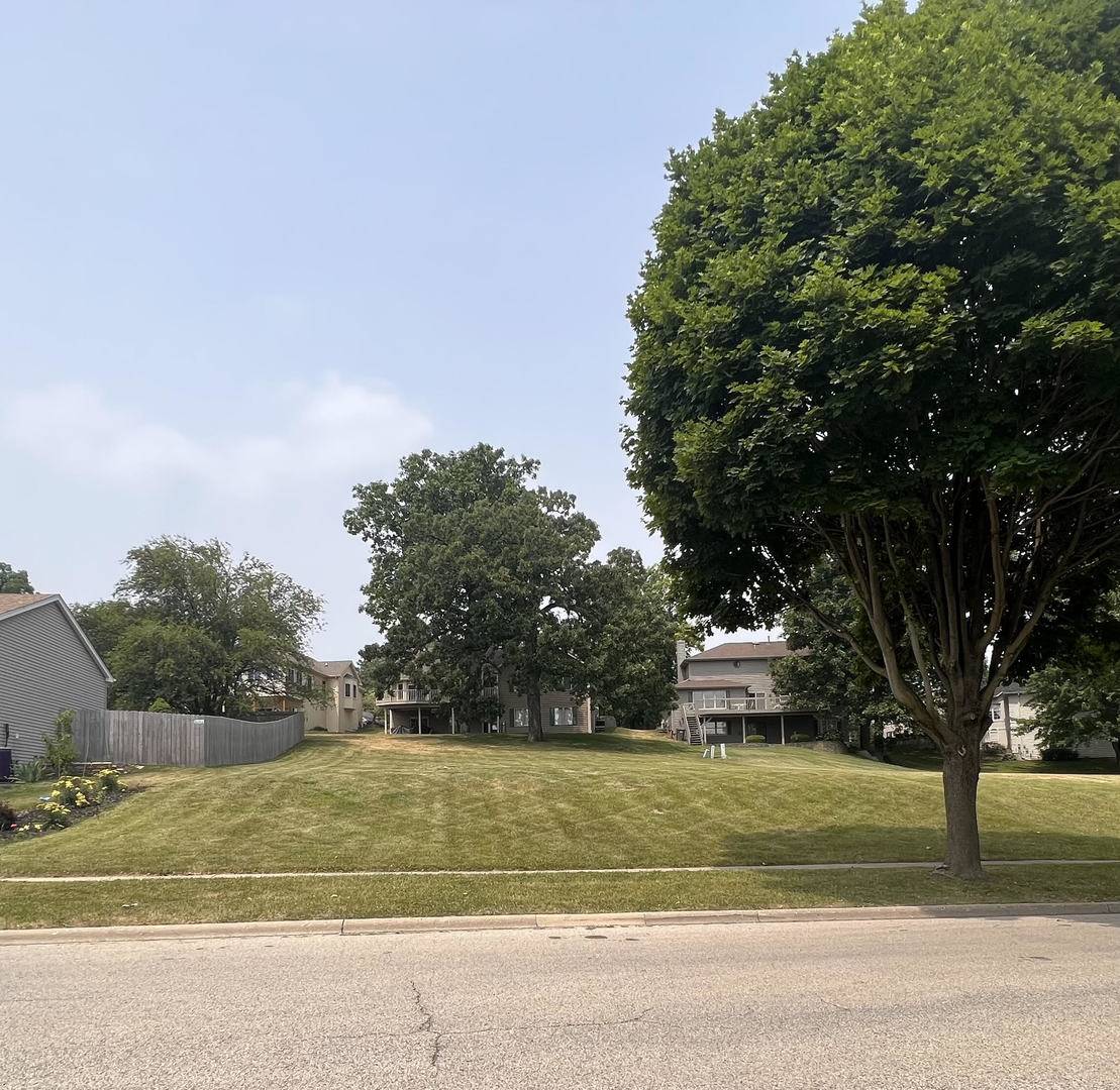 Elgin, IL 60123,640 Highland Springs DR