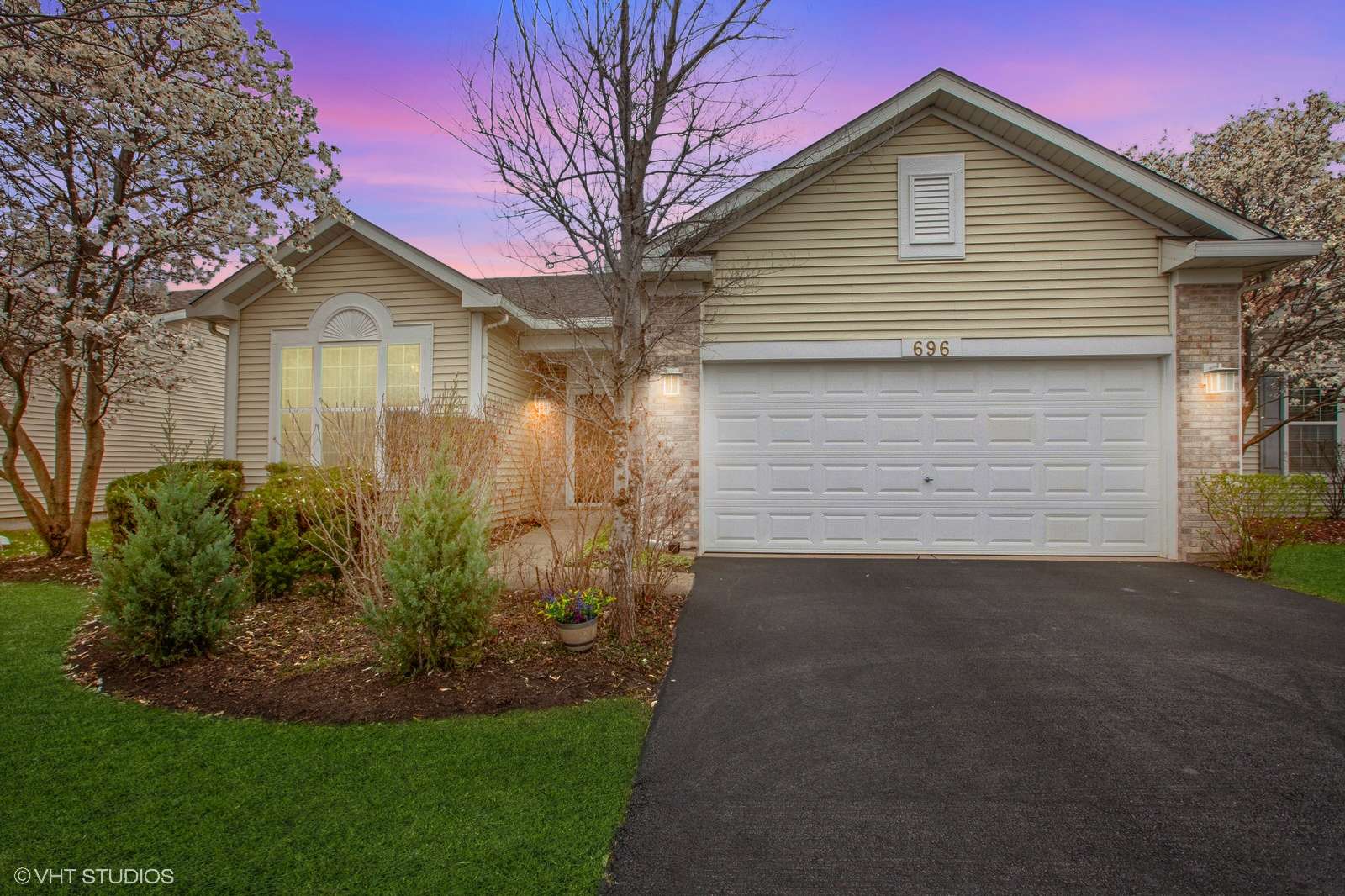 Romeoville, IL 60446,696 S Wellston LN