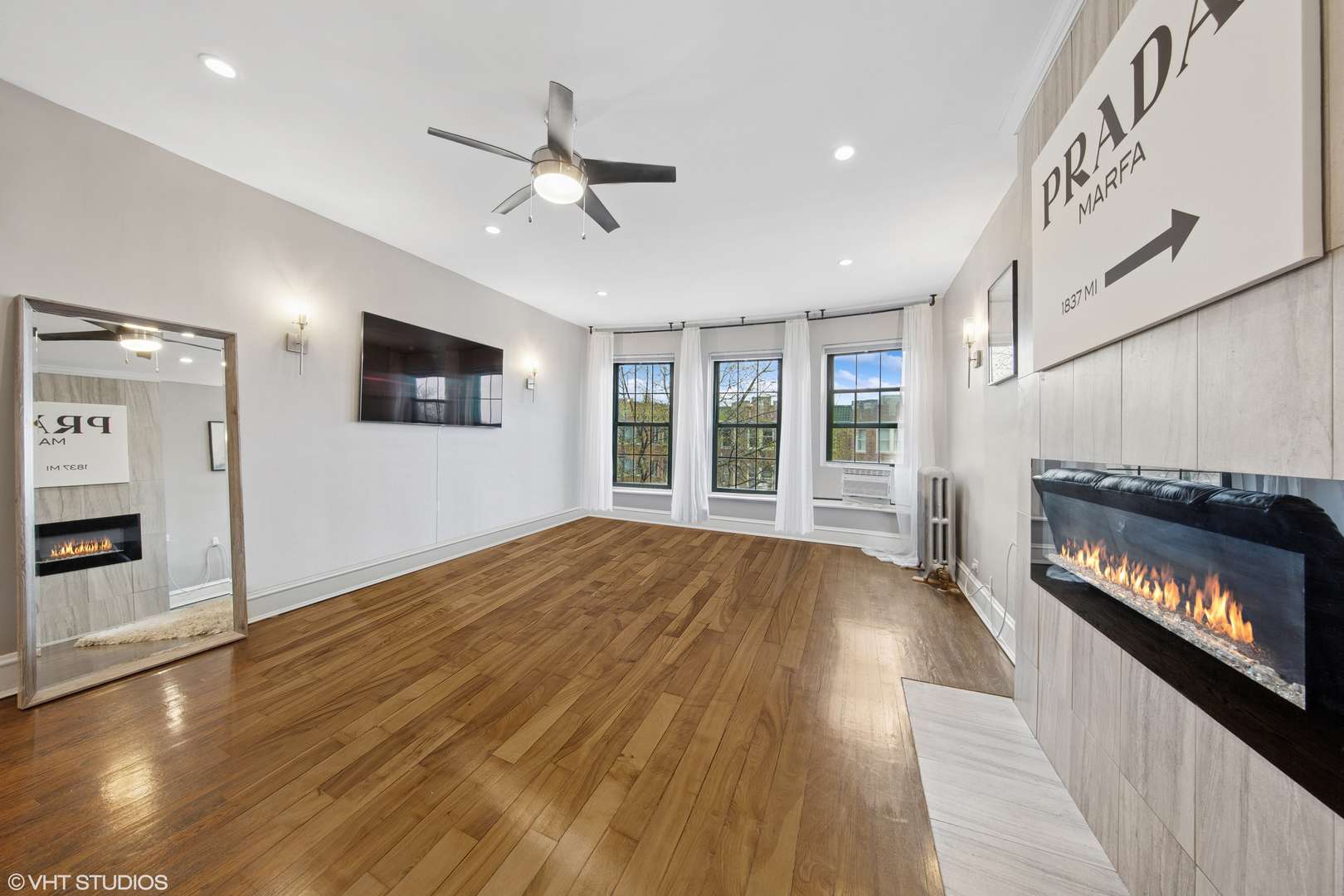 Chicago, IL 60649,6801 S Paxton AVE #3A