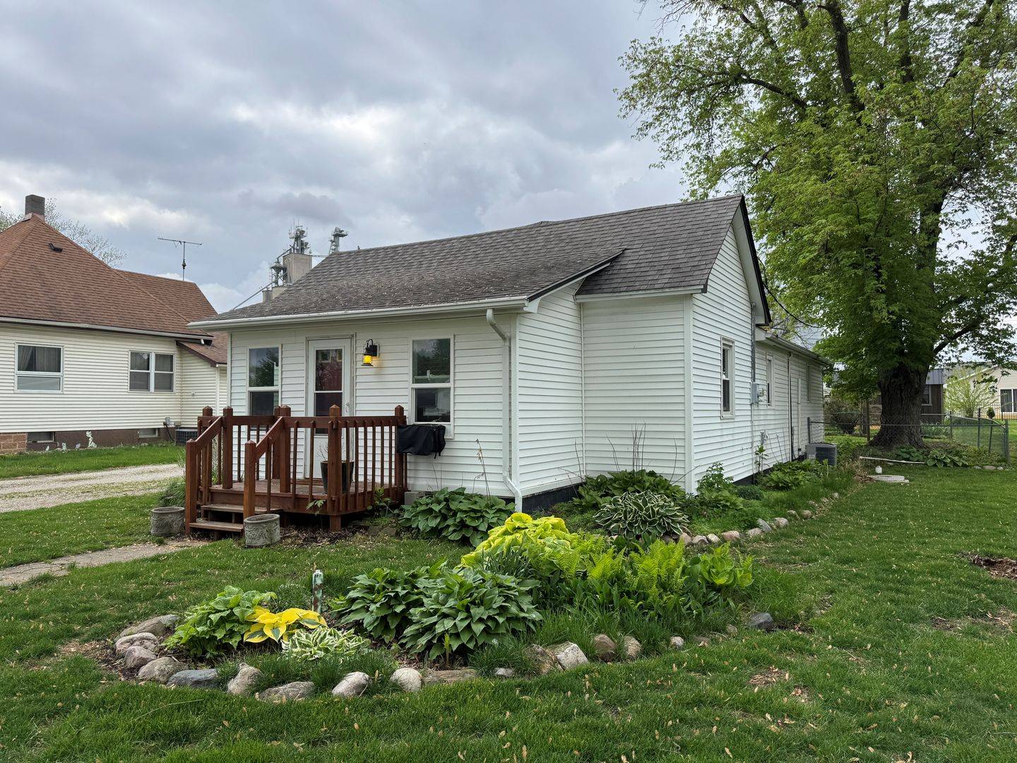Royal, IL 61871,206 E main