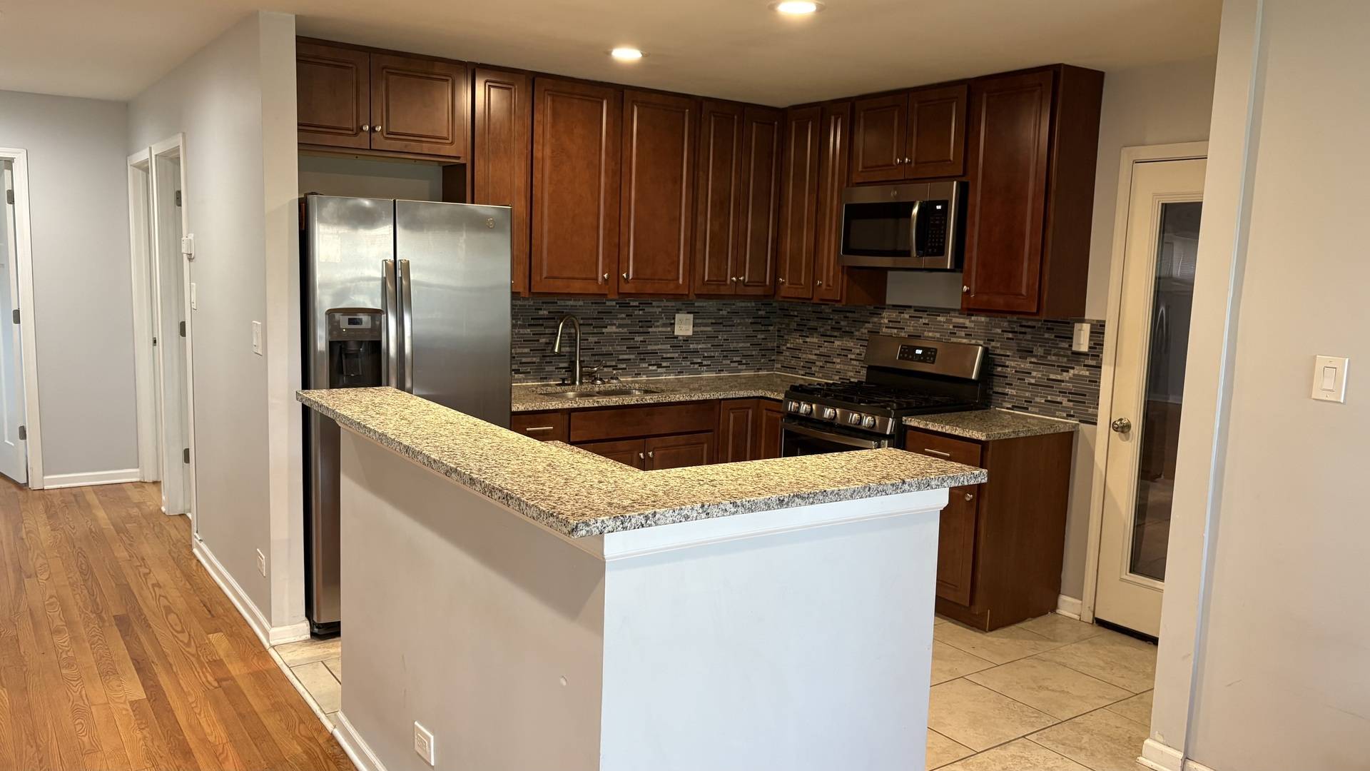 Northbrook, IL 60062,909 Midway RD