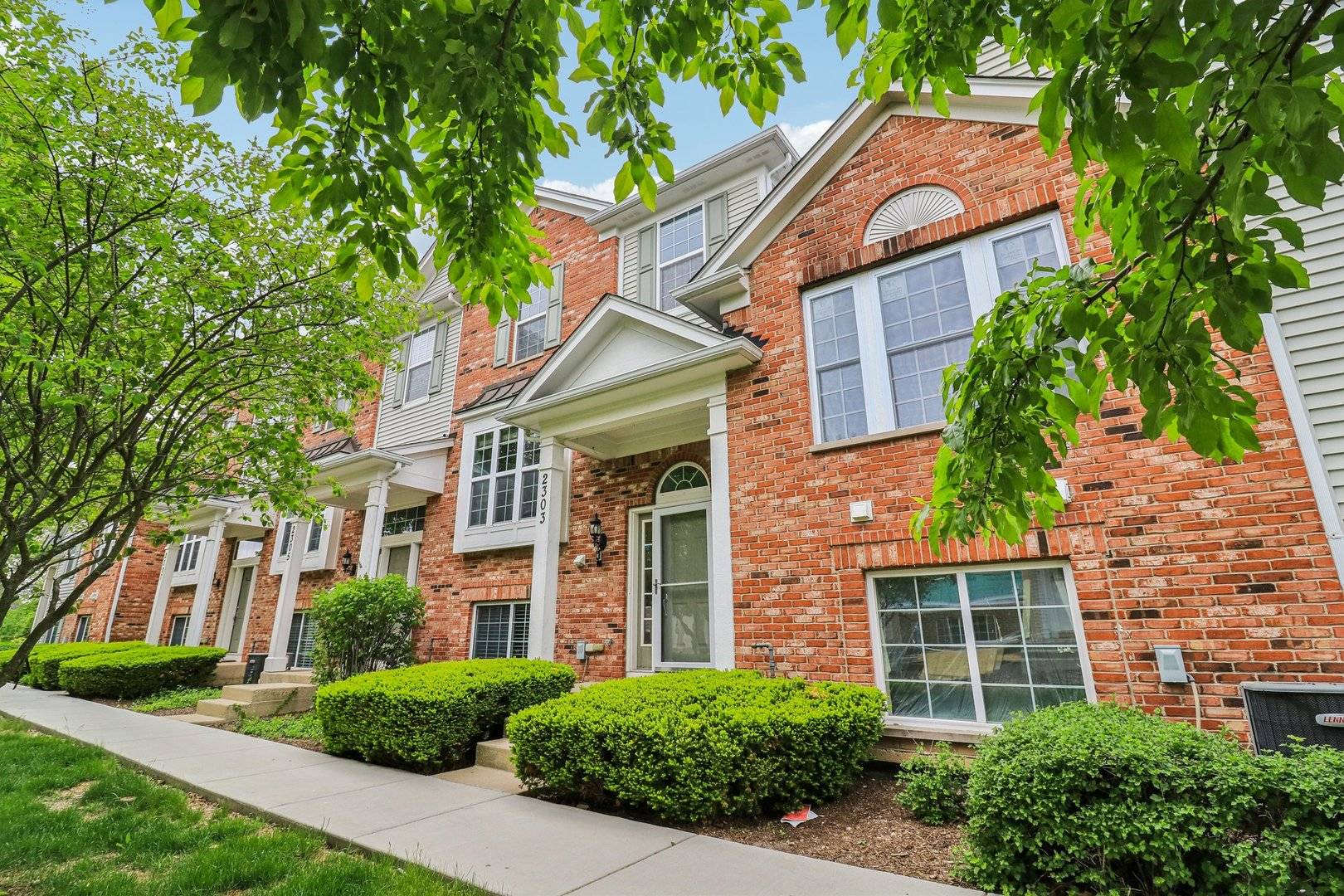 Lindenhurst, IL 60046,2303 Neubauer CIR