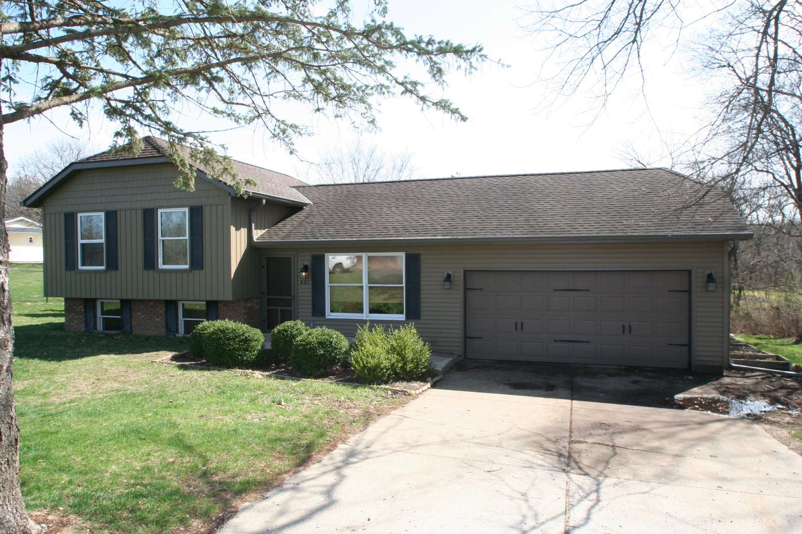 Mackinaw, IL 61755,801 Heritage DR