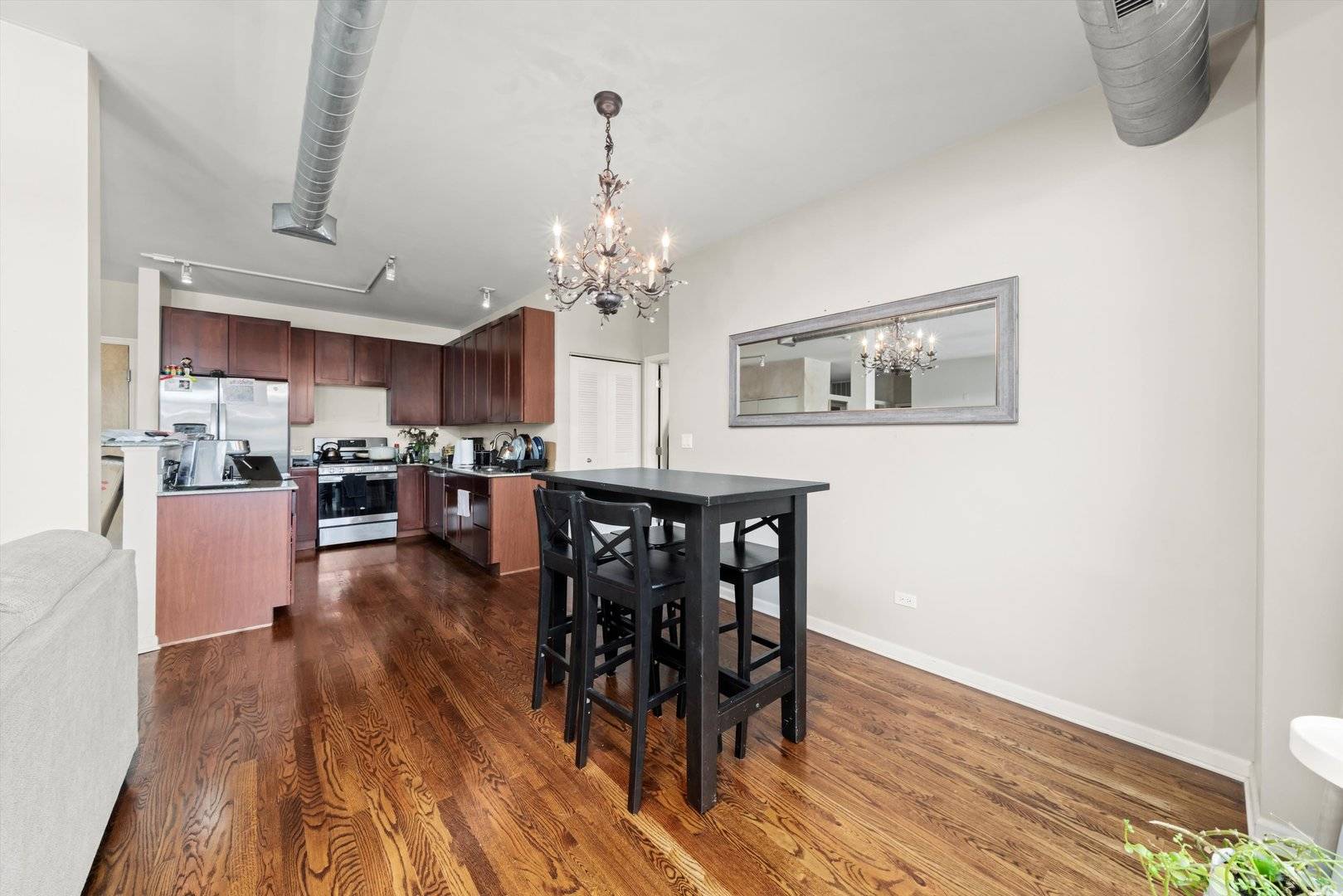 Chicago, IL 60608,1070 W 15TH ST #403