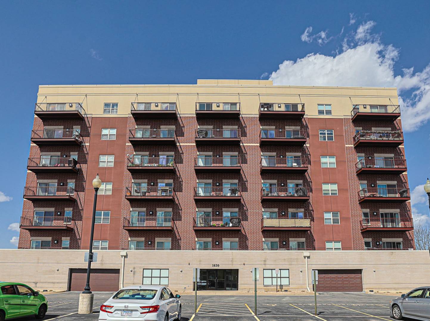 Melrose Park, IL 60160,1650 Riverwoods DR #608