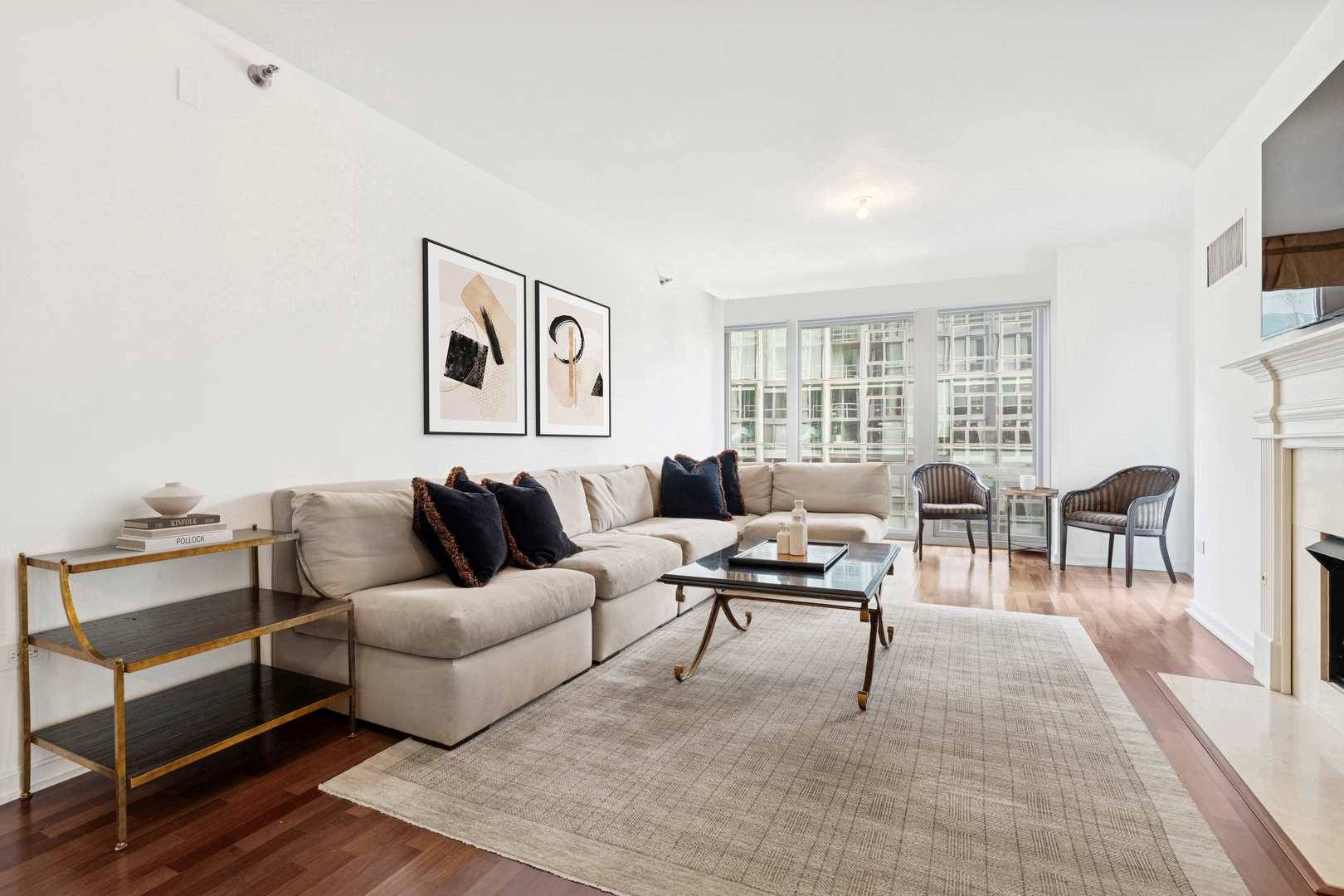 Chicago, IL 60611,160 E ILLINOIS ST #1808