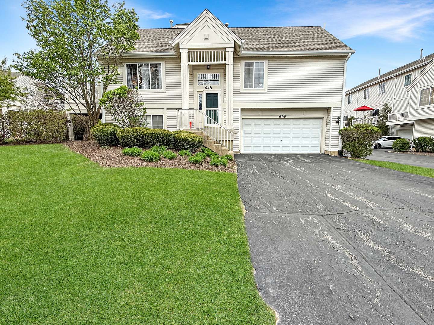 Round Lake, IL 60073,648 S Rosehall LN