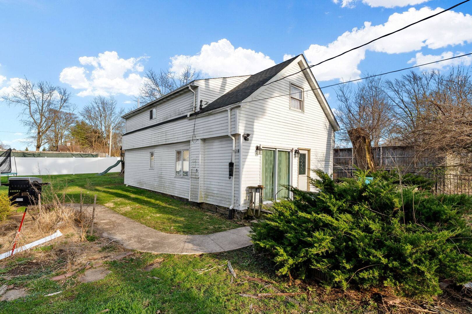 New Lenox, IL 60451,208 REDWOOD AVE