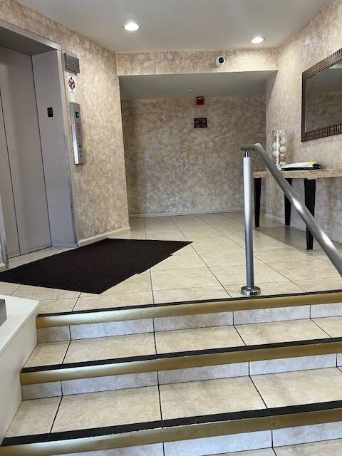 Skokie, IL 60077,4901 Golf RD #405