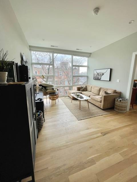 Chicago, IL 60657,3334 N Southport AVE #302