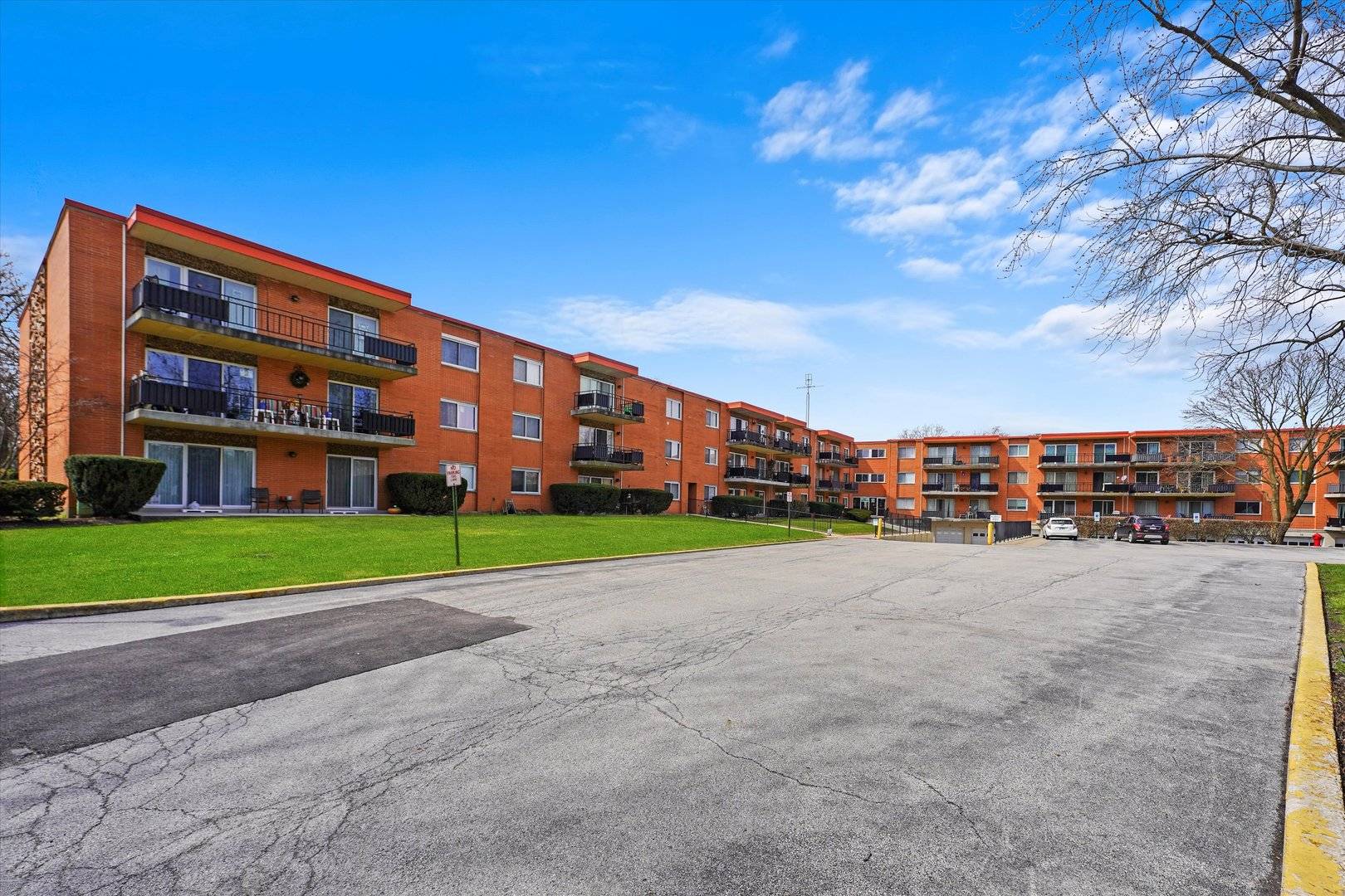 Homewood, IL 60430,940 Holbrook RD #9C