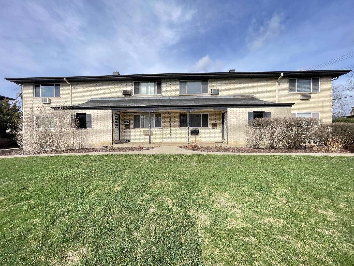 Palatine, IL 60067,235 E Palatine RD #2B