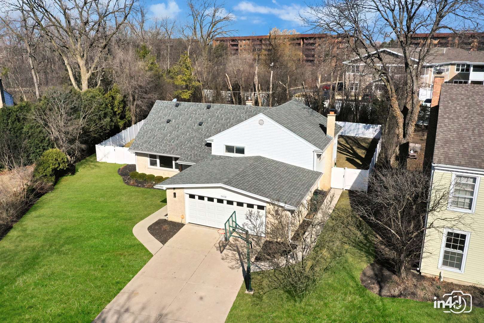 Glenview, IL 60025,1612 Blackthorn DR