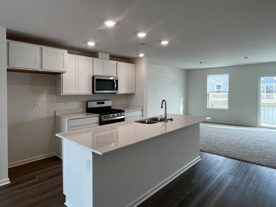 Bartlett, IL 60103,303 Foxglove DR