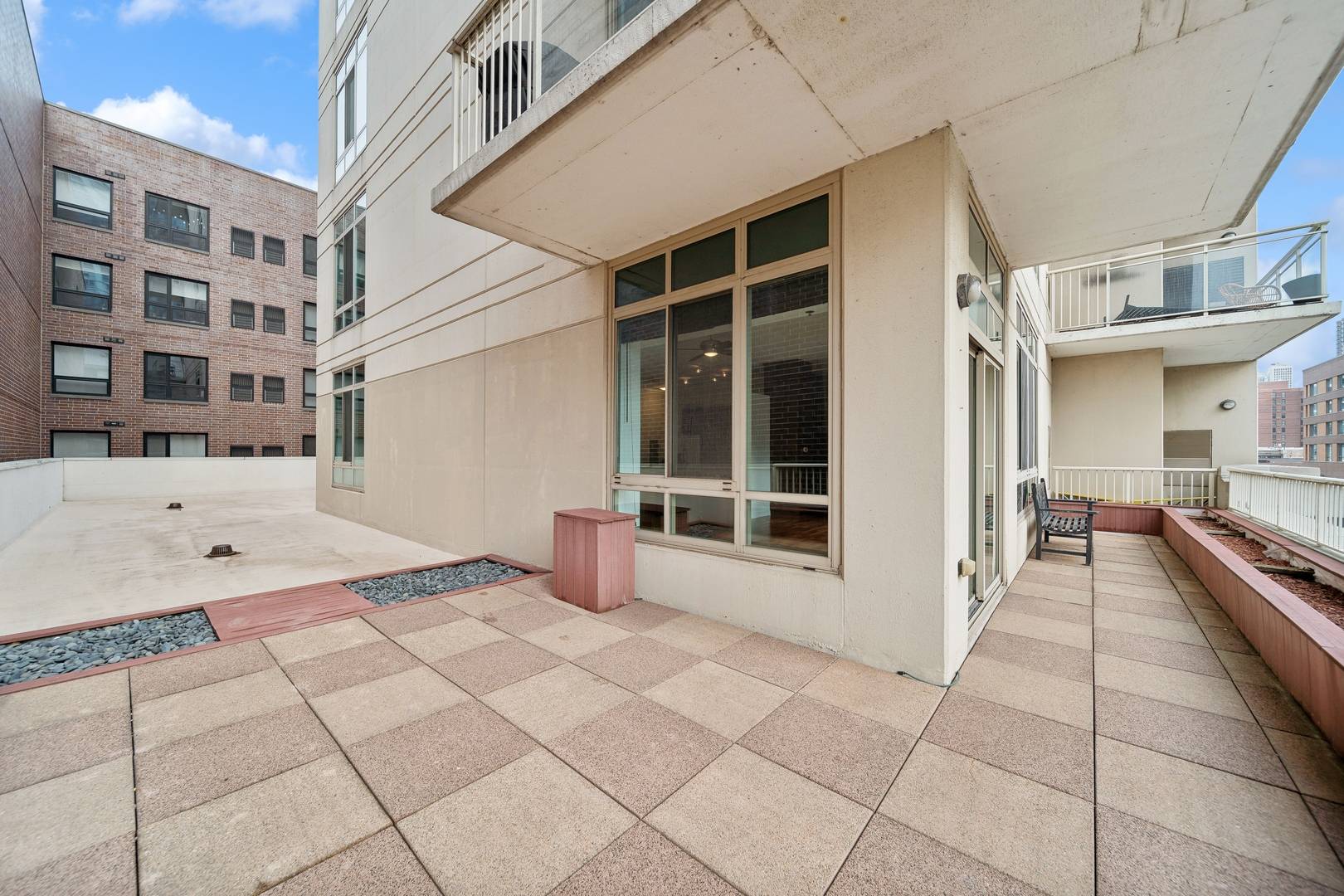 Chicago, IL 60610,230 W Division ST #501