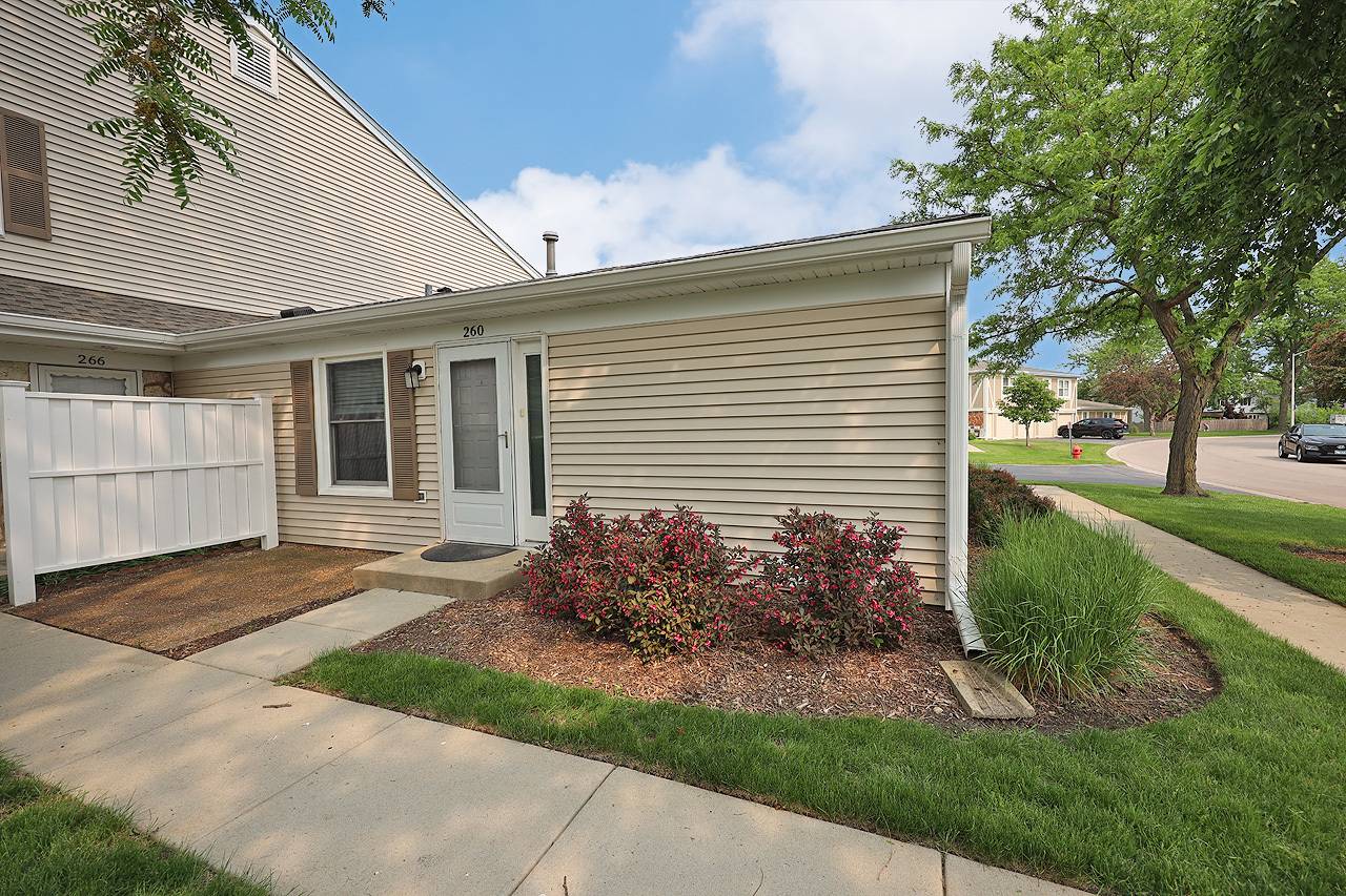 Schaumburg, IL 60193,260 Nantucket Harbor #260