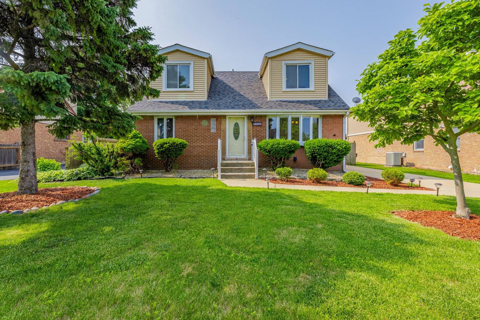 Bridgeview, IL 60455,7733 Suburban LN