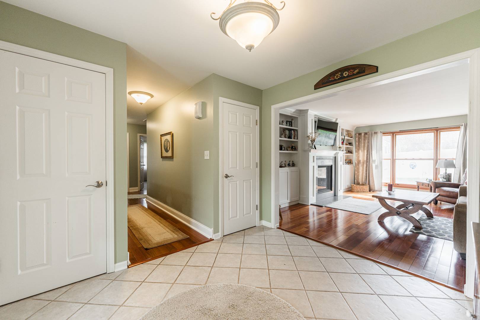 Elgin, IL 60123,215 Brookside DR