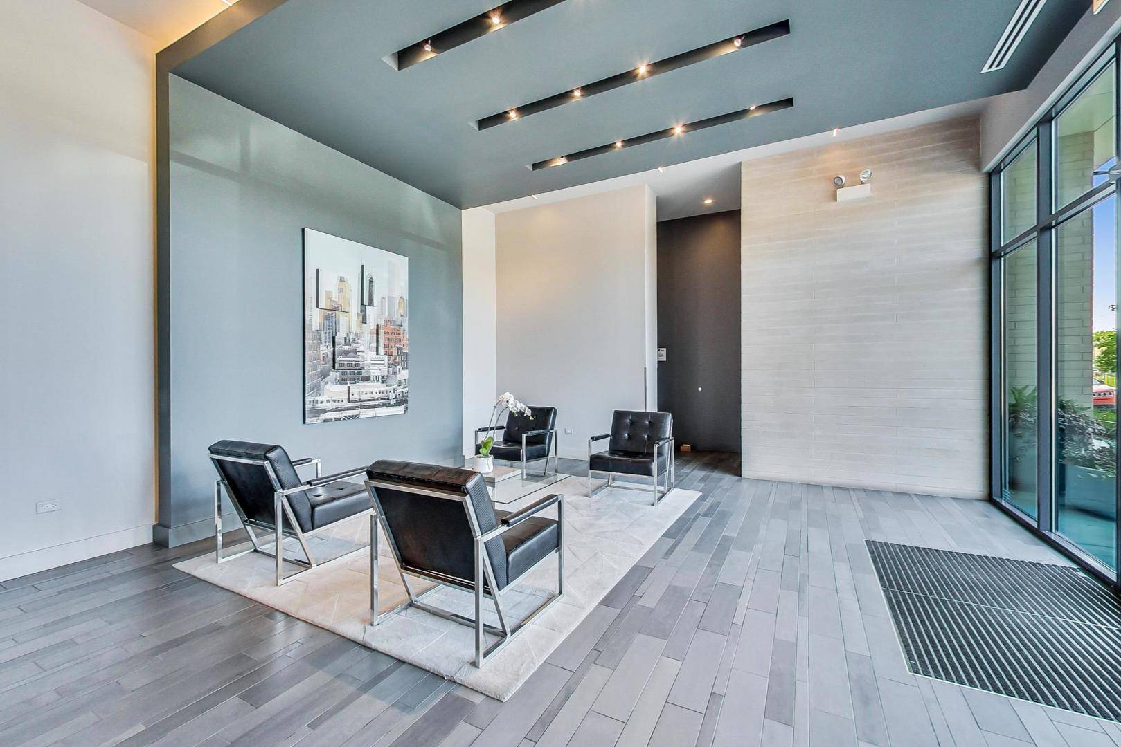 Chicago, IL 60610,367 W Locust ST #202