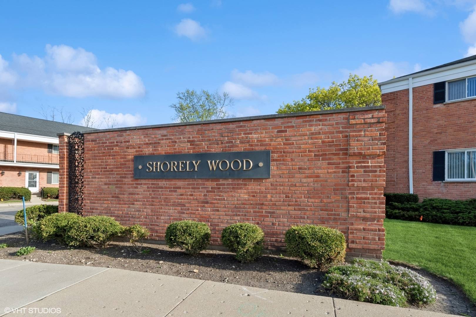 Barrington, IL 60010,520 Shorely DR #103