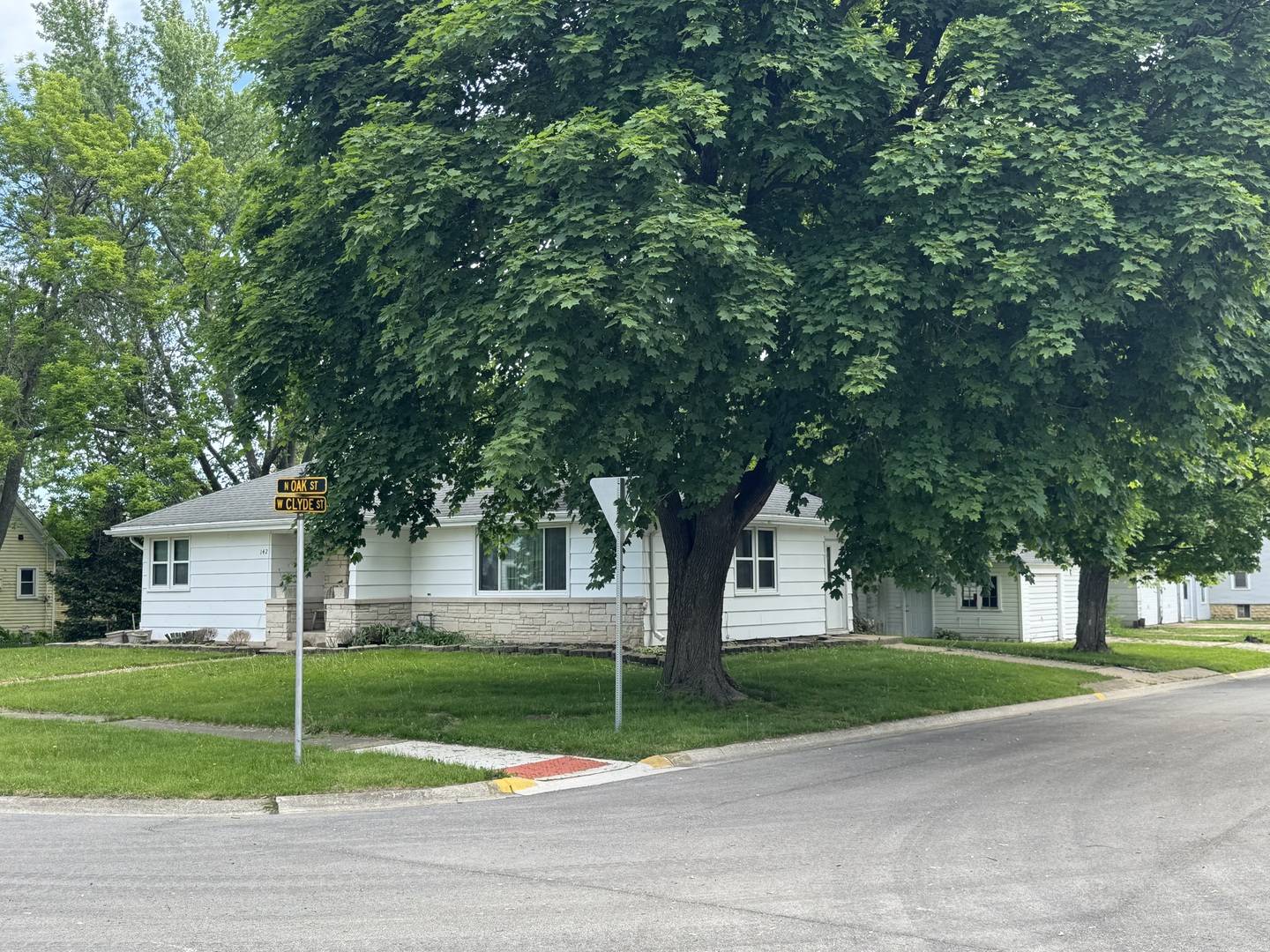 Herscher, IL 60941,142 N Oak ST