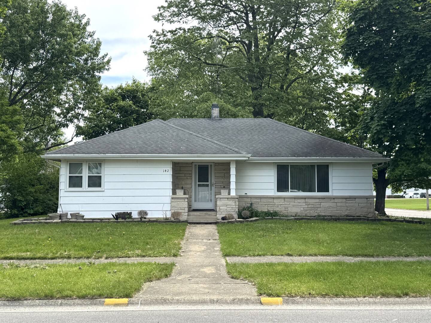 Herscher, IL 60941,142 N Oak ST
