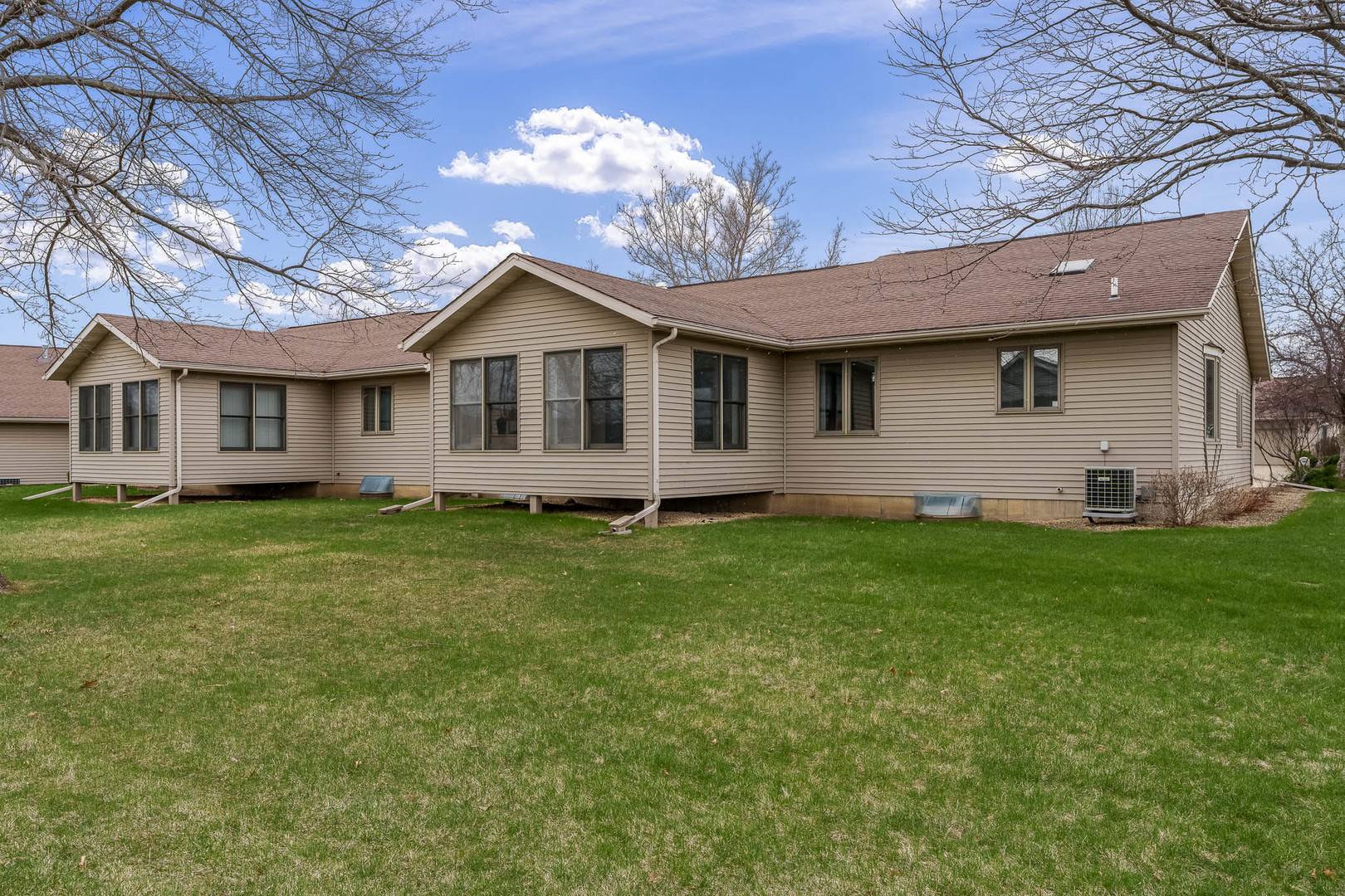 Freeport, IL 61032,707 Seminole DR #2