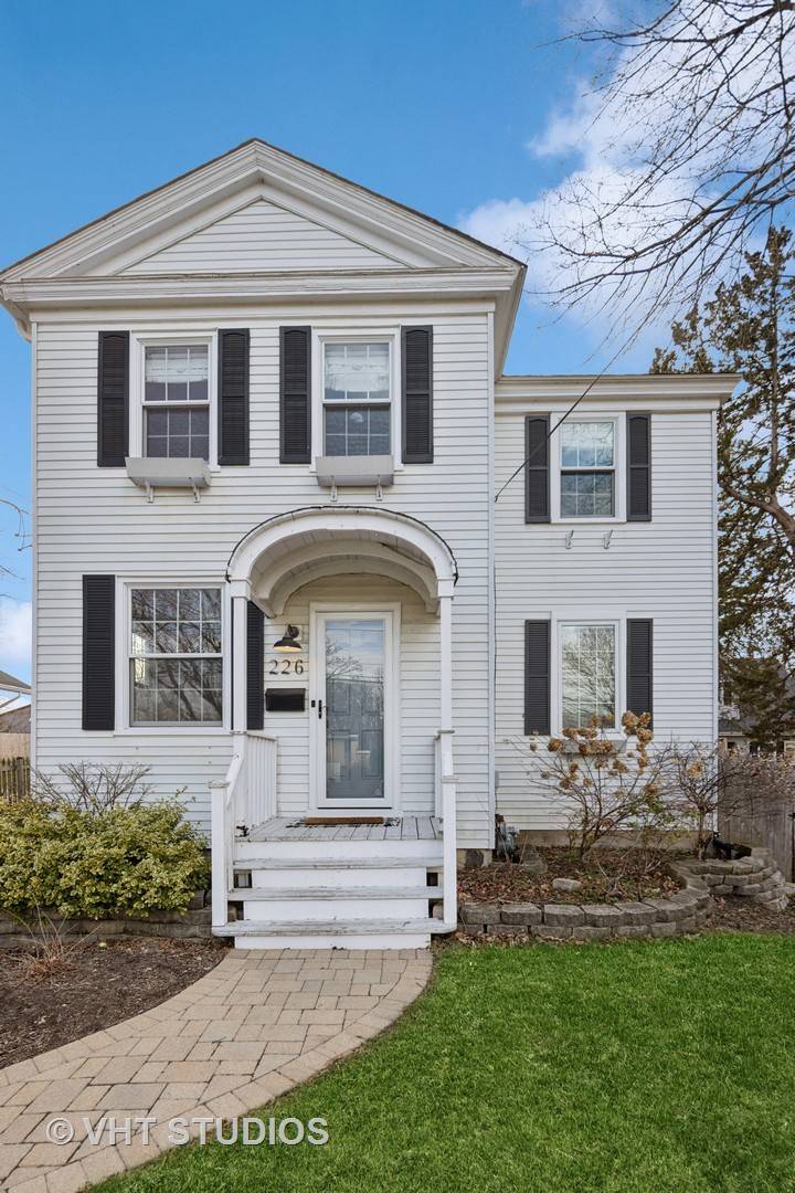 Barrington, IL 60010,226 N Hager AVE