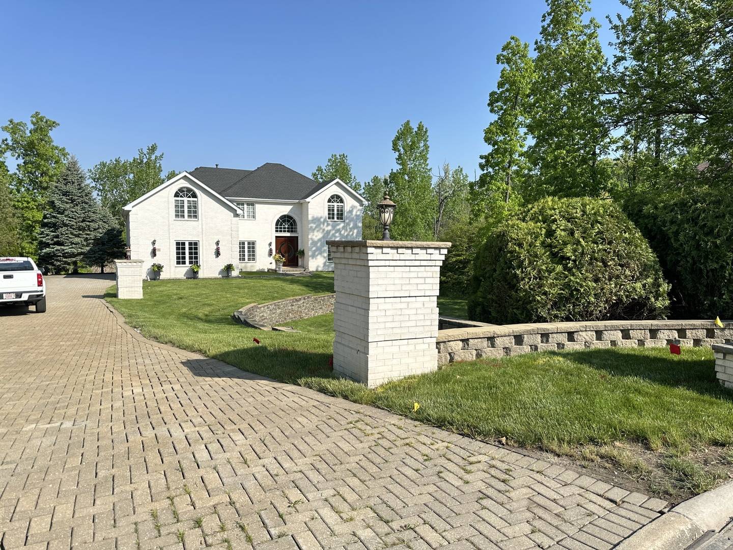 Steger, IL 60475,319 Royal Oak DR